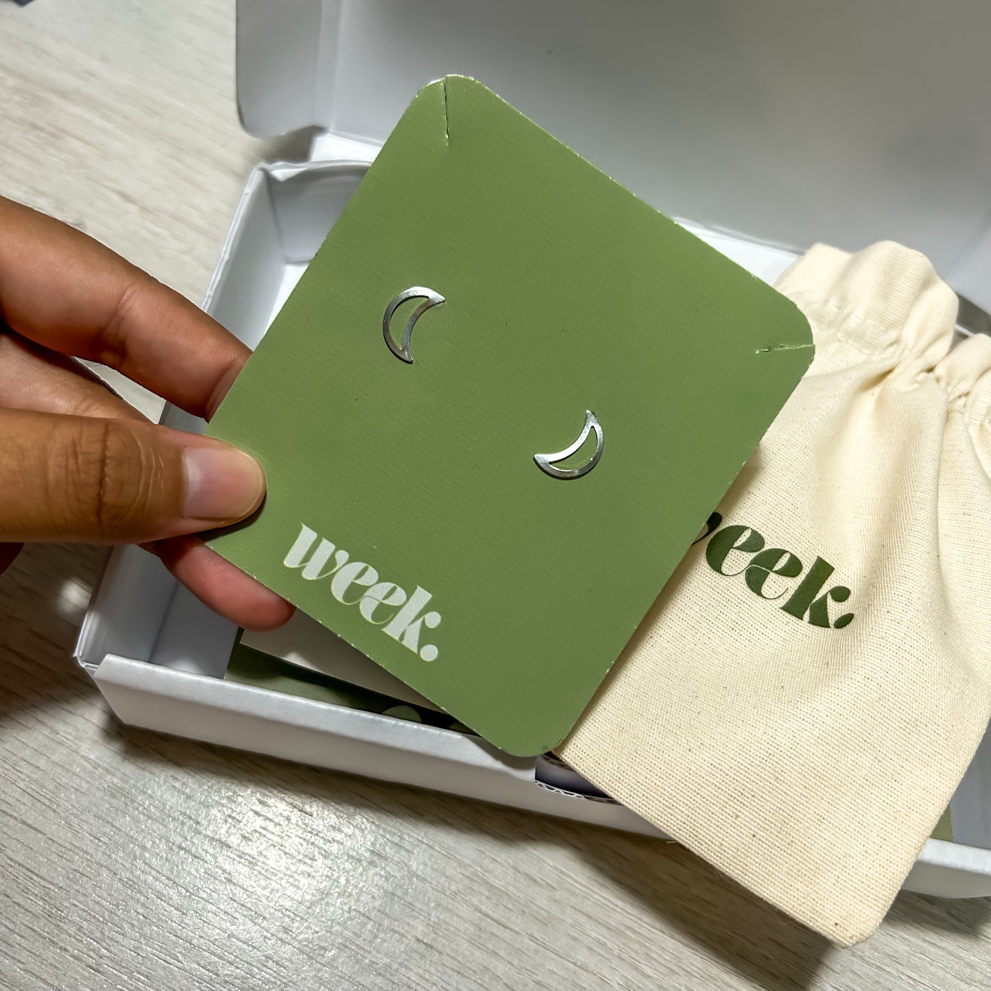 Brinco Luna lua vazada Minimalista - Prata 925