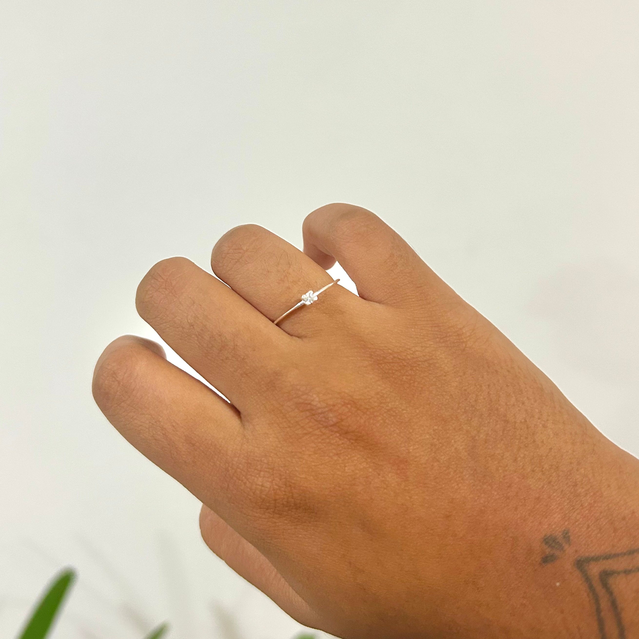 Anel Solitário Clássico com Zircônia - Prata 925