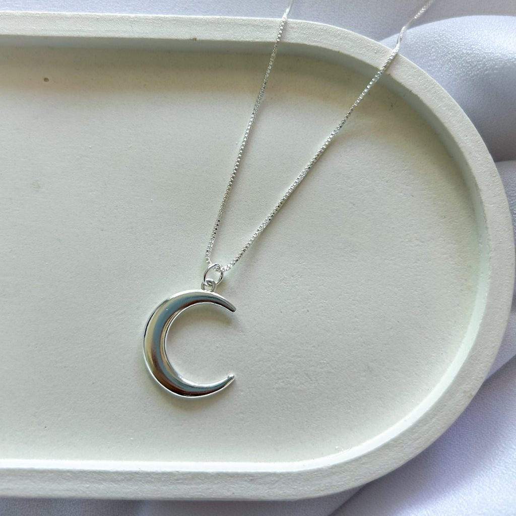 Colar Luna com pingente lua - Banhado em prata 925 ou ouro 18k