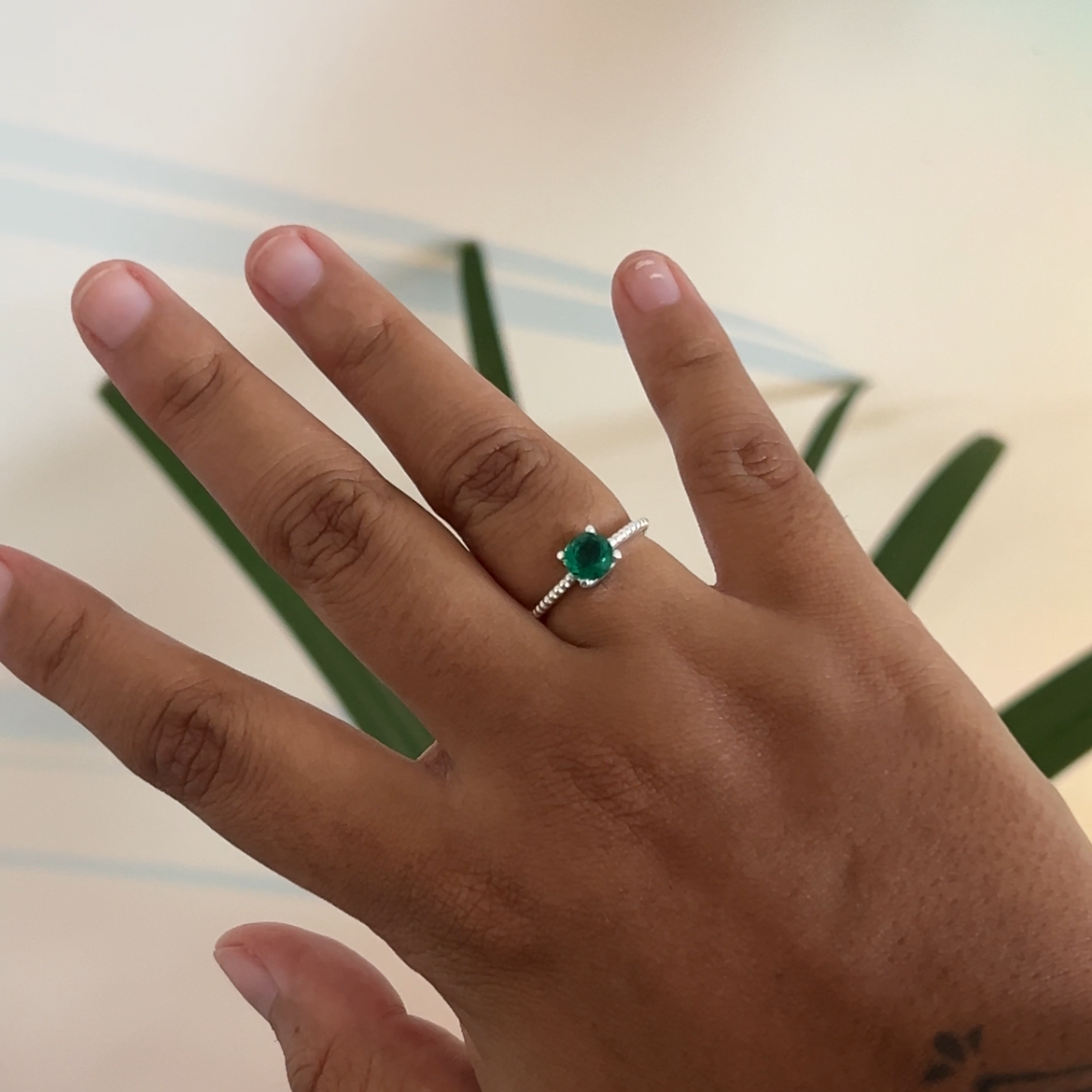 Anel Evelyn Hugo regulável com zircônia verde - Prata 925