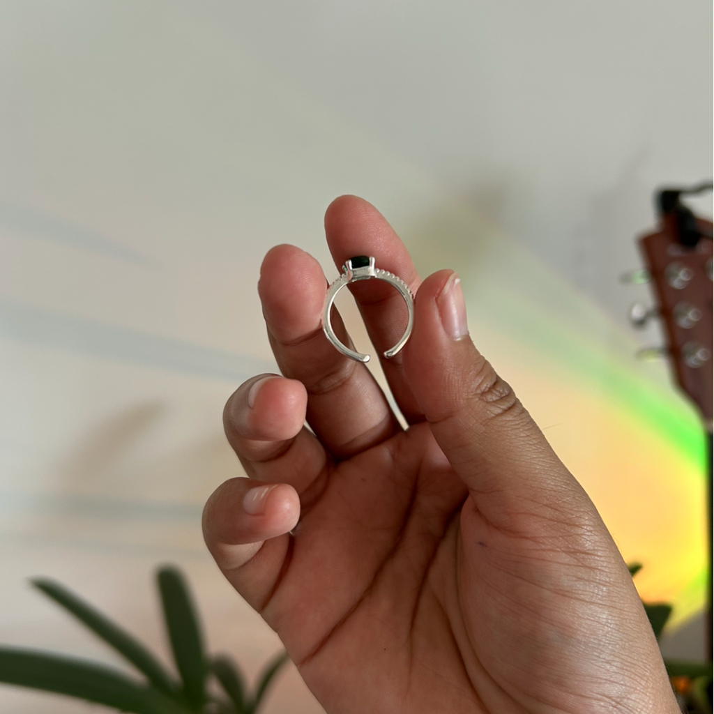 Anel Evelyn Hugo regulável com zircônia verde - Prata 925